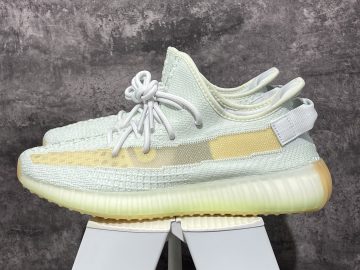 YEEZY BOOST 350 V2 EG7491