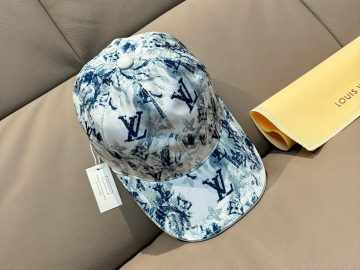 LOUIS VUITTON Caps