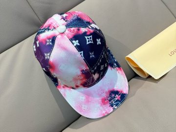 LOUIS VUITTON Caps