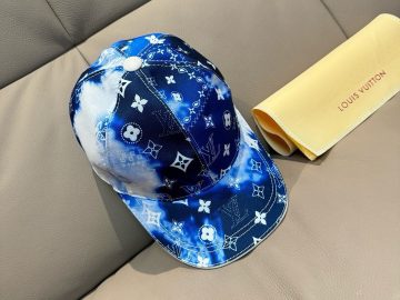 LOUIS VUITTON Caps