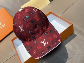 LOUIS VUITTON Caps