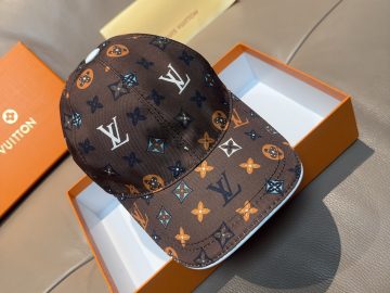 LOUIS VUITTON Caps