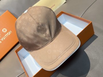 LOUIS VUITTON Caps