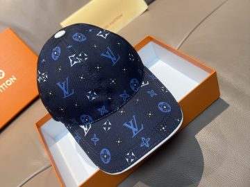 LOUIS VUITTON Caps