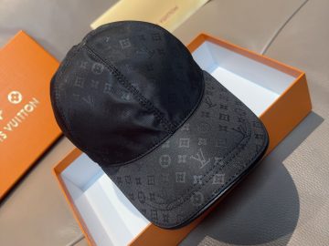 LOUIS VUITTON Caps