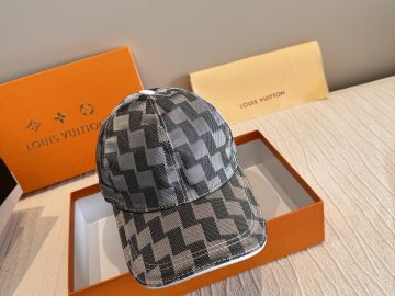 LOUIS VUITTON Caps