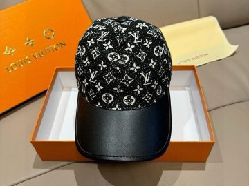 LOUIS VUITTON Caps