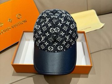 LOUIS VUITTON Caps