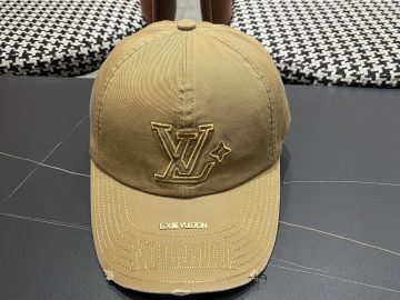 LOUIS VUITTON Caps
