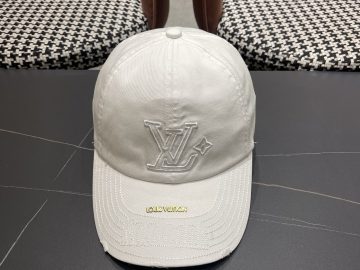 LOUIS VUITTON Caps
