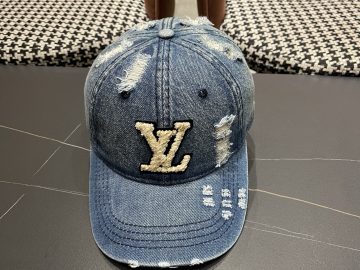 LOUIS VUITTON Caps