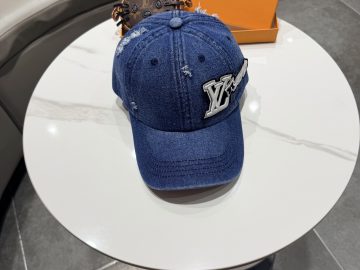 LOUIS VUITTON Caps