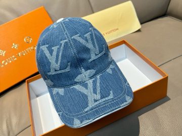 LOUIS VUITTON Caps