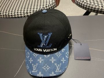LOUIS VUITTON Caps