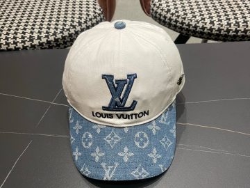 LOUIS VUITTON Caps