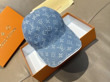 LOUIS VUITTON Caps