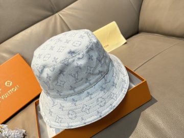 LOUIS VUITTON Caps