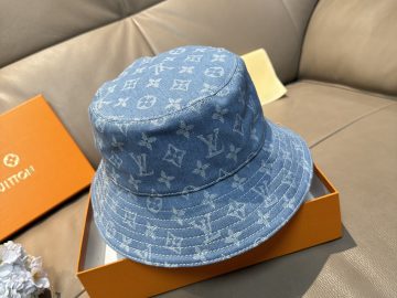 LOUIS VUITTON Caps