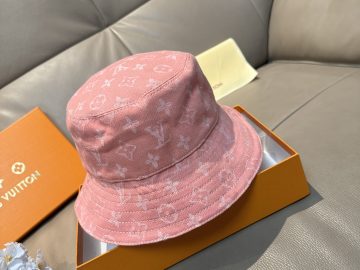 LOUIS VUITTON Caps