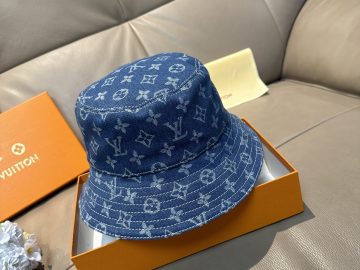 LOUIS VUITTON Caps