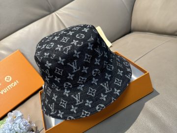 LOUIS VUITTON Caps