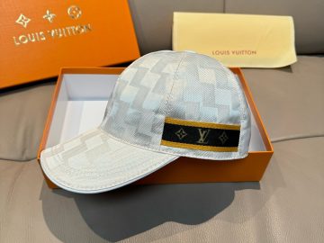 LOUIS VUITTON Caps