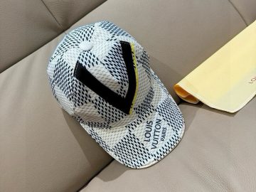 LOUIS VUITTON Caps
