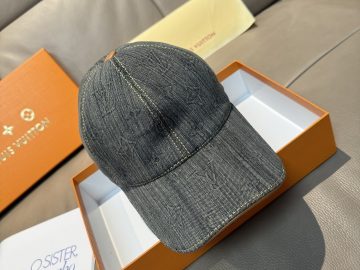 LOUIS VUITTON Caps