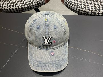 LOUIS VUITTON Caps