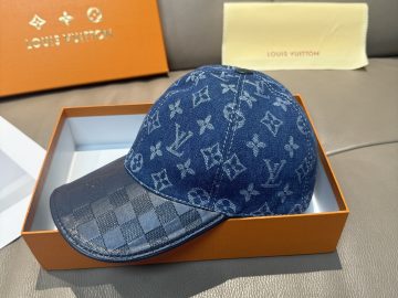 LOUIS VUITTON Caps