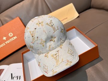 LOUIS VUITTON Caps