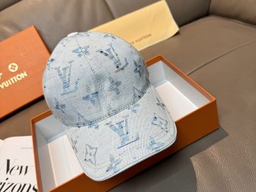 LOUIS VUITTON Caps
