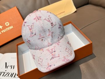 LOUIS VUITTON Caps