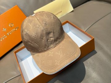 LOUIS VUITTON Caps