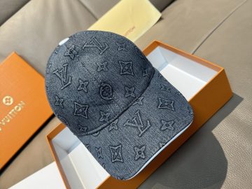 LOUIS VUITTON Caps