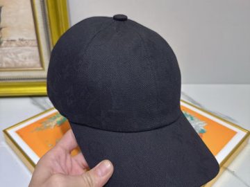LOUIS VUITTON Caps