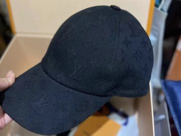 LOUIS VUITTON Caps