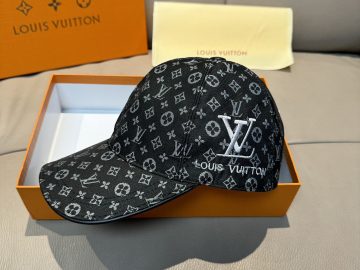 LOUIS VUITTON Caps