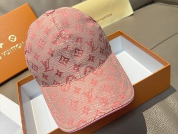 LOUIS VUITTON Caps