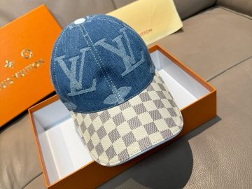 LOUIS VUITTON Caps