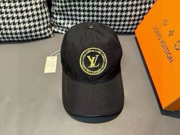 LOUIS VUITTON Caps