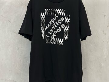 LOUIS VUITTON T shirt