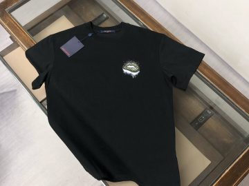 LOUIS VUITTON T shirt