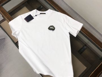 LOUIS VUITTON T shirt