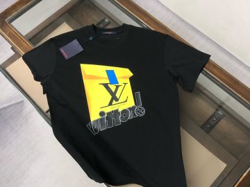 LOUIS VUITTON T shirt