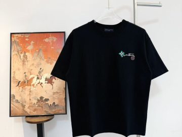 LOUIS VUITTON T shirt