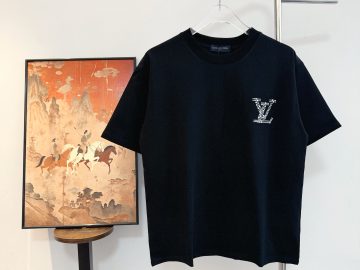 LOUIS VUITTON T shirt