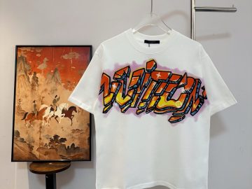 LOUIS VUITTON T shirt