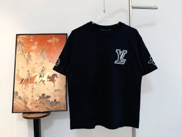LOUIS VUITTON T shirt