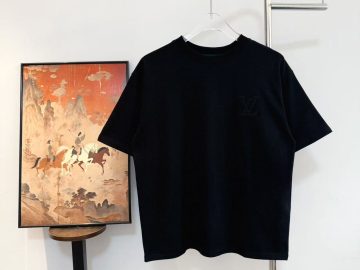 LOUIS VUITTON T shirt